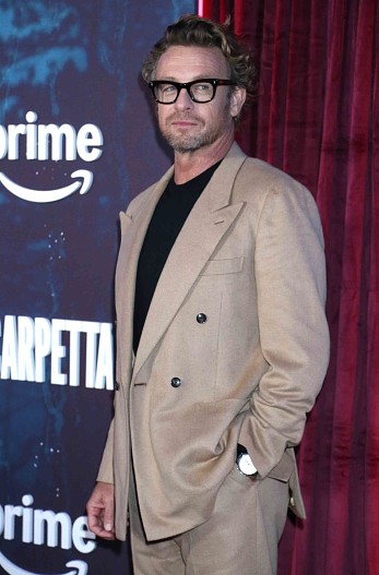 Саймон Бейкер