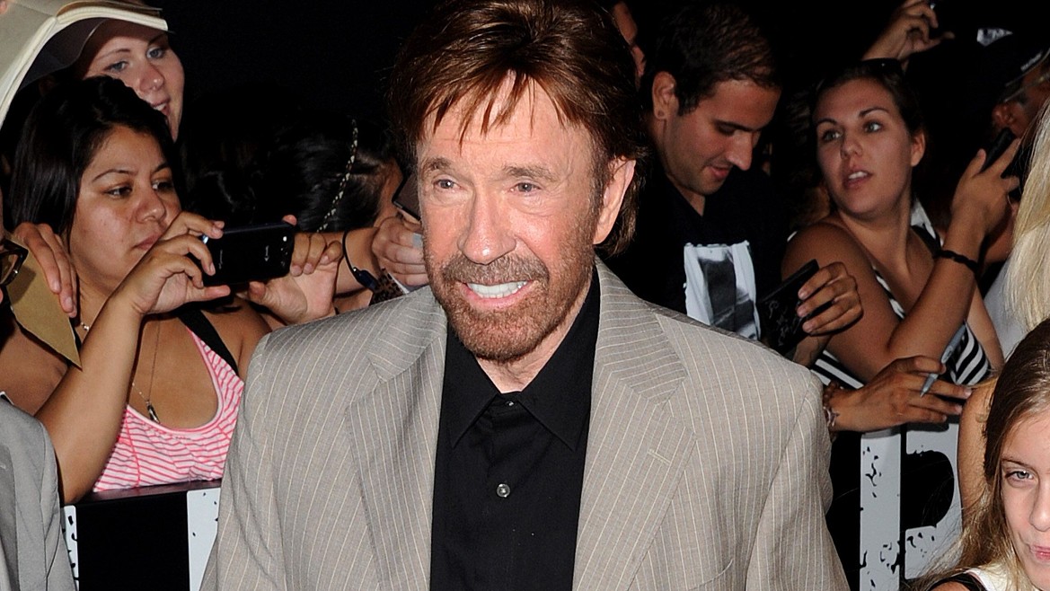 Прощальное послание: о чём было последнее видео Чака Норриса?