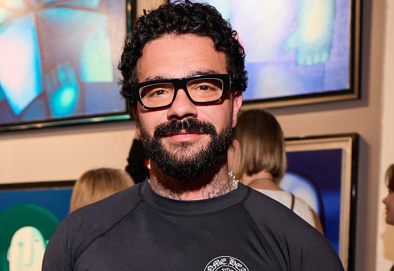 Тимати заметили в компании эффектной блондинки