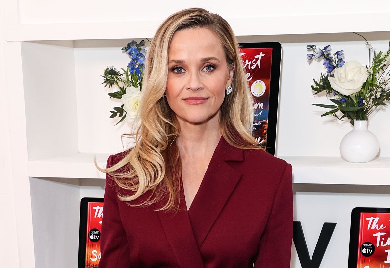 Риз Уизерспун показала архивные кадры в честь своего 50-летия