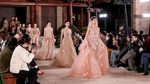 YANINA Couture провел большой показ в Китае