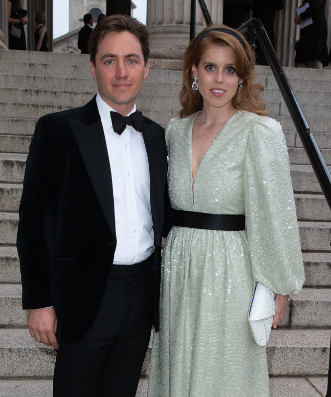 Брак принцессы Беатрис оказался под угрозой на фоне скандала вокруг экс-принца Эндрю