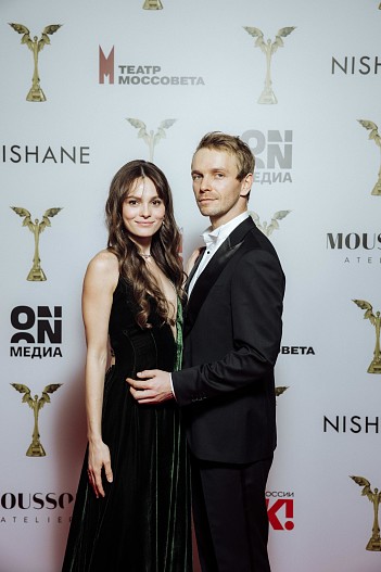 Ангелина Стречина (украшения Mousson Atelier) и Илья Малаков