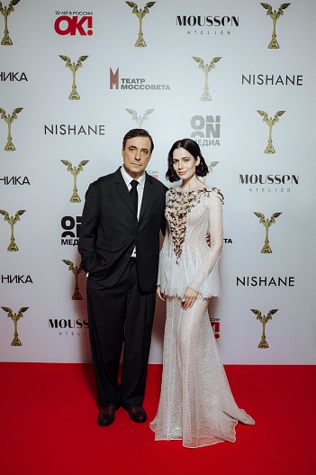 Евгений Цыганов и Юлия Снигирь (украшения Mousson Atelier)