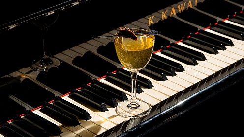 Музыка, искусство и новая коктейльная карта в баре Von Witte