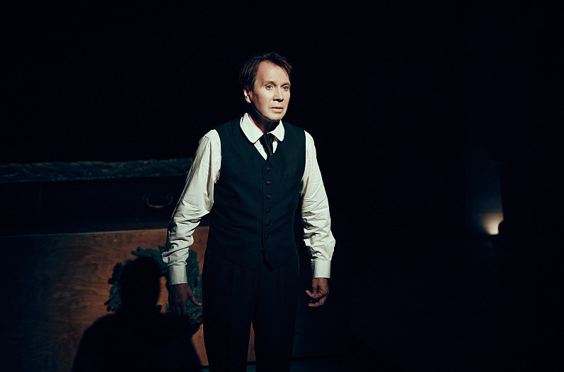 Евгений Миронов в спектакле «Обыкновенная смерть»