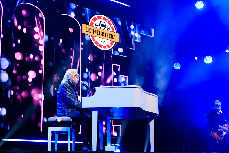 Юрий Антонов