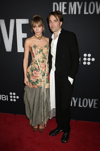 Роберт Паттинсон и Сьюки Уотерхаус