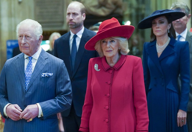 Принц Уильям и королева Камилла поссорились из-за рабочего графика больного короля