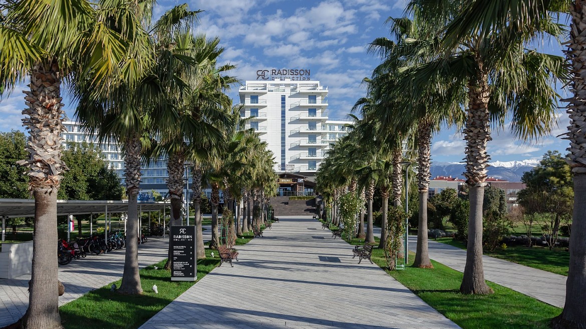 Курортный комплекс Radisson Collection Парадиз СПА Сочи, готов встретить гостей к новому летнему сезону