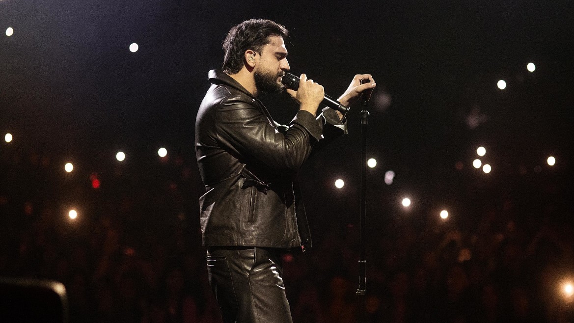 «Никак иначе»: JONY дал концерт в Минске, несмотря на потерю голоса