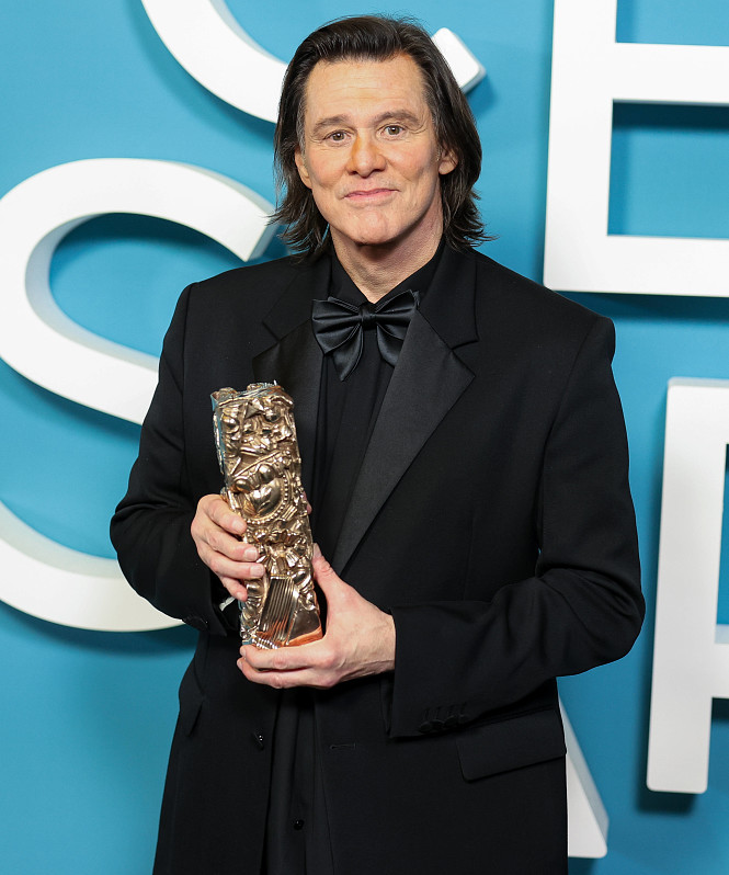 Джим Керри подтвердил отношения с известной художницей