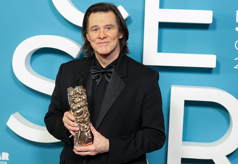 Джим Керри подтвердил отношения с известной художницей