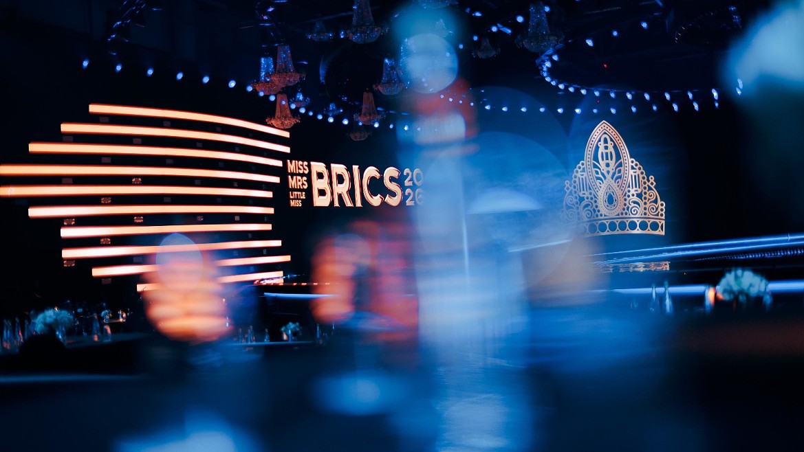 Zivert, MONA, Даниил Воробьёв, Алла Сигалова выступили на церемонии открытия первого конкурса красоты БРИКС в Казани