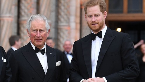 Принц Гарри надеется на примирение с Карлом III этим летом