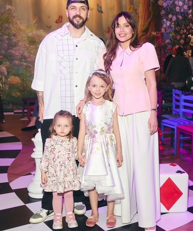 ST и Ассоль, Денис и Лена Кукояки, Наташа Бардо и другие гости показа BoscoBambino