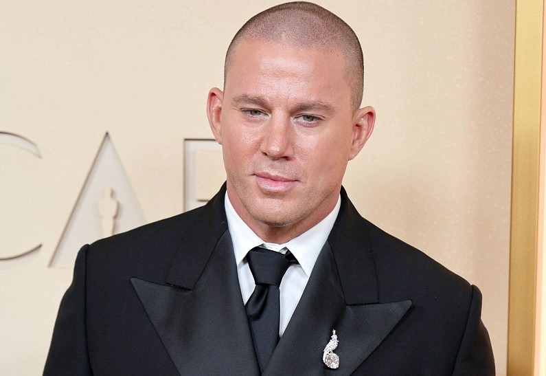 Ченнинг Татум показал плечо после хирургического вмешательства