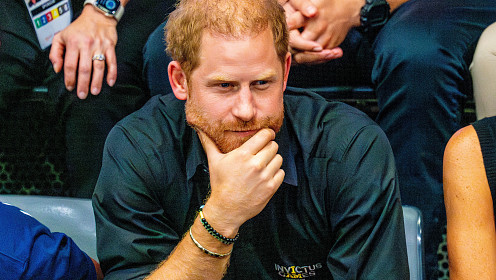 Королева Елизавета II жестко отнеслась к принцу Гарри после того, как он покинул королевскую семью