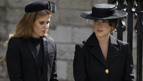 Принцессы Беатрис и Евгения не посетят пасхальную службу с королевской семьей