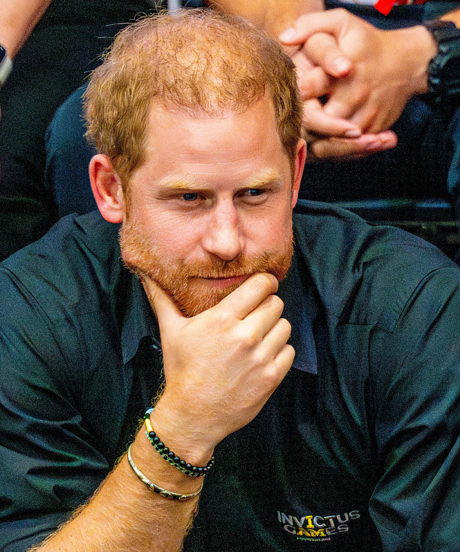 Королева Елизавета II жестко отнеслась к принцу Гарри после того, как он покинул королевскую семью