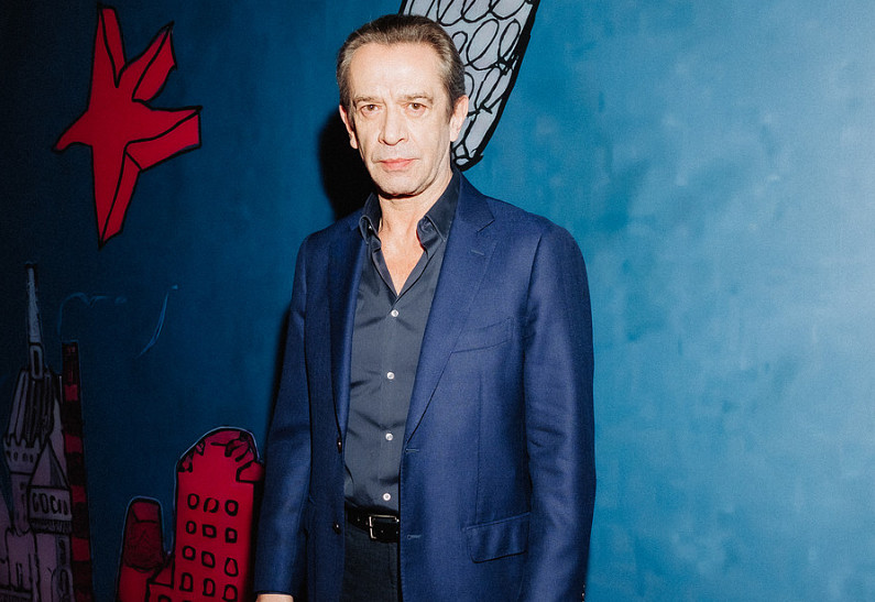 Владимир Машков, Саша Бортич, Никита Кологривый на премьере сериала «В Хогвартс я не попал»