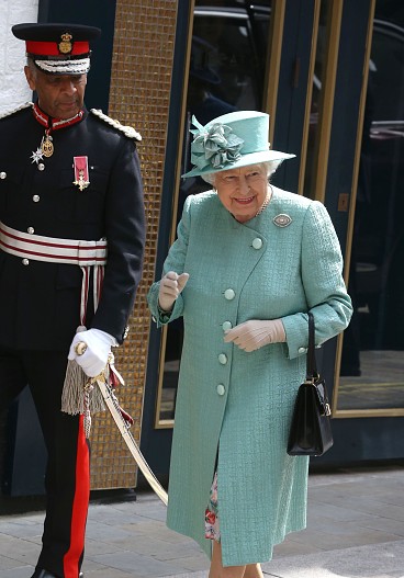 Королева Елизавета II