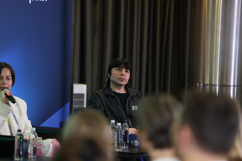 Александр Арутюнов