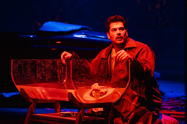 Бурак Озчивит