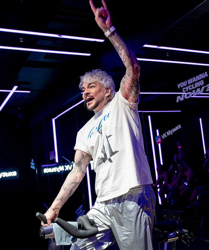 Филипп Киркоров провел велотренировку для женщин в честь 8 марта