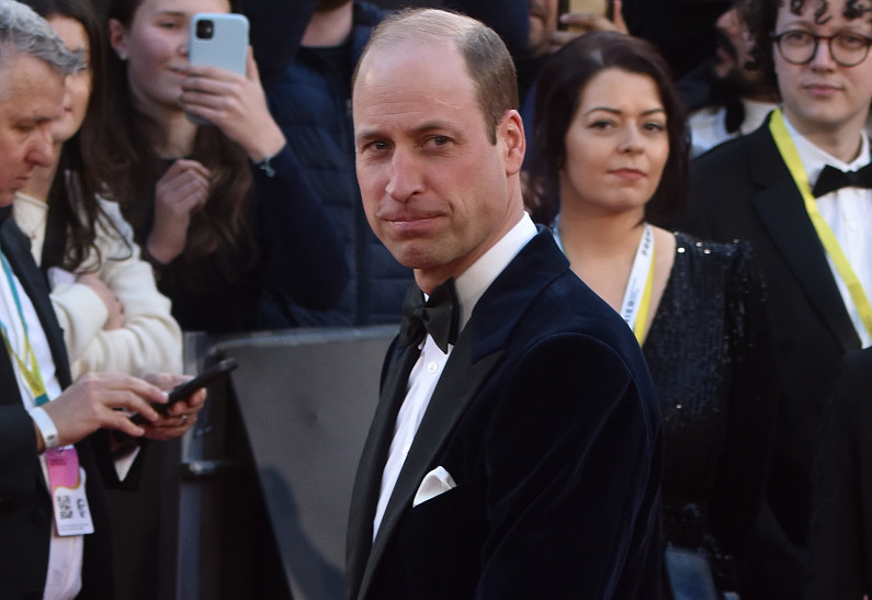 Принц Уильям выступает за более жесткое отношение к экс-принцу Эндрю после его ареста