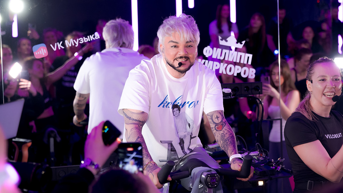 Филипп Киркоров провел велотренировку для женщин в честь 8 марта