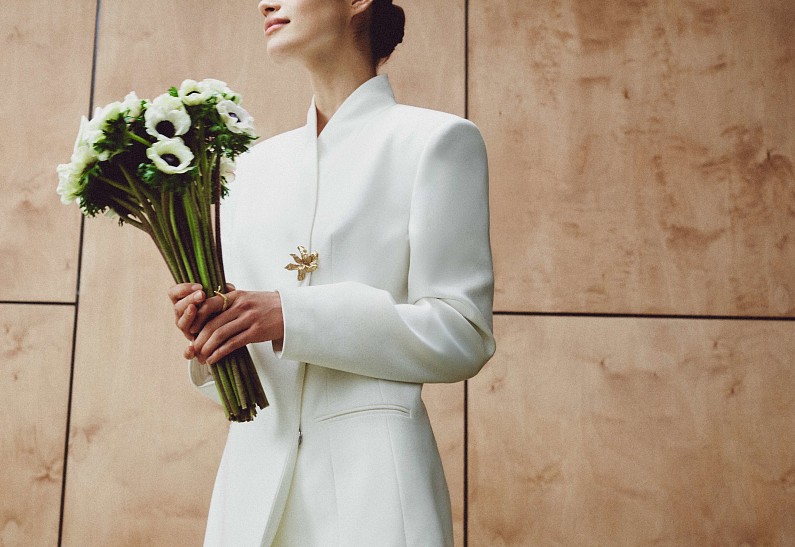 История о пробуждении: Emka и SHU SHA представили коллекцию украшений-цветков