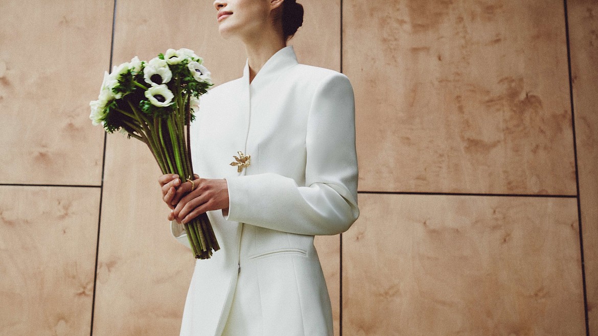 История о пробуждении: Emka и SHU SHA представили коллекцию украшений-цветков