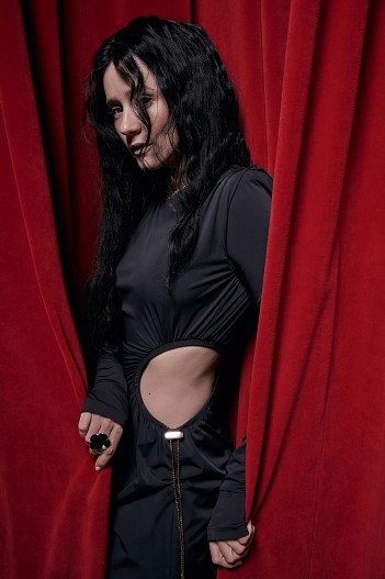 Платье Daname (ЦУМ); кольцо Pasquale Bruni