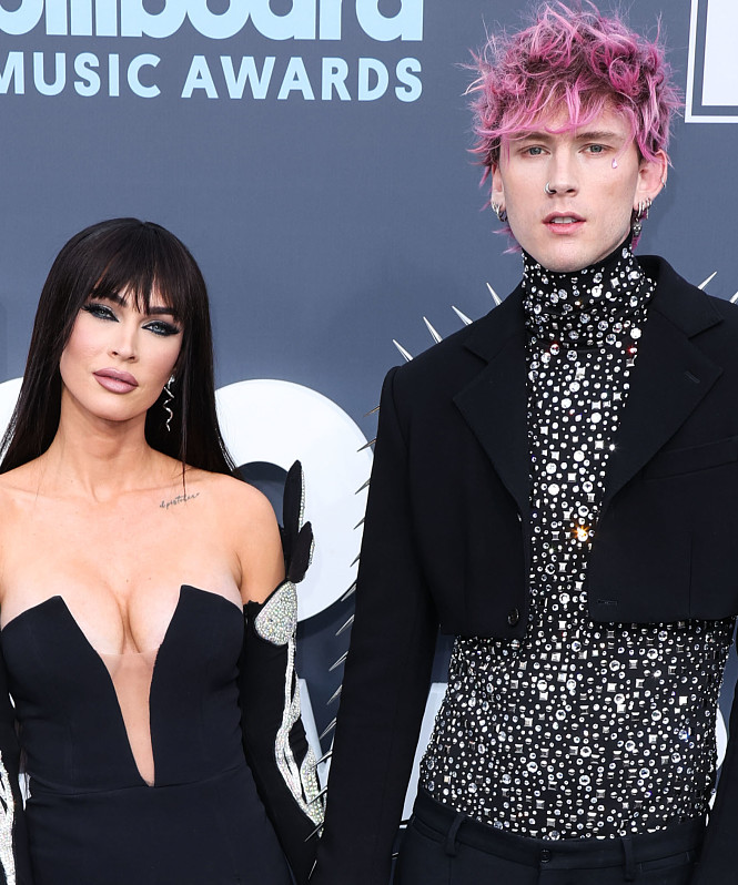 Меган Фокс неожиданно заблокировала в социальных сетях Machine Gun Kelly