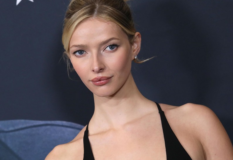 Дочь Гвинет Пелтроу и Криса Мартина дебютировала в качестве режиссера