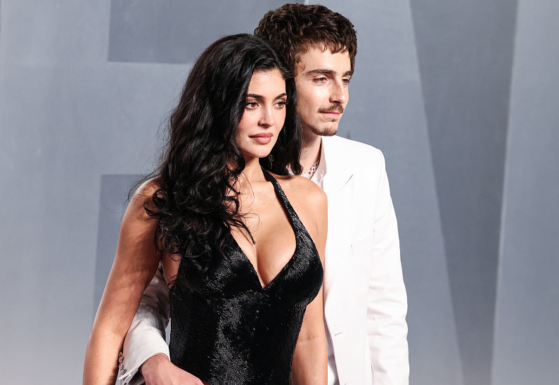 Кайли Дженнер и Тимоти Шаламе показали кадры со своего тропического отпуска