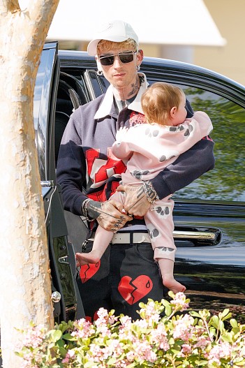 Machine Gun Kelly с дочерью