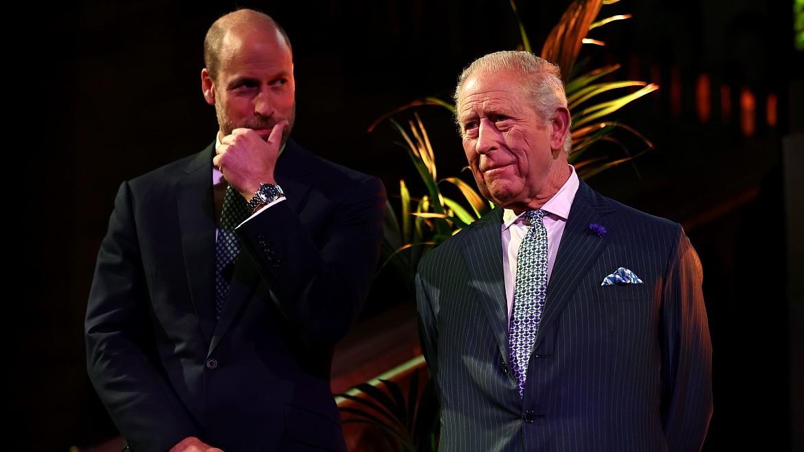 Король Карл III готовит принца Уильяма к престолу через психологическую закалку