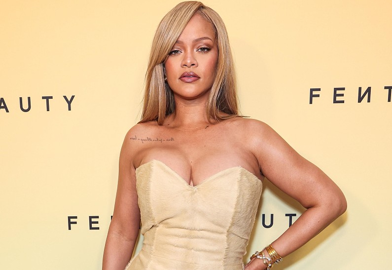 Рианна спровоцировала слухи о беременности