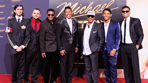 Биги и Принс Джексон отдали дань покойному отцу на премьере фильма «Майкл»