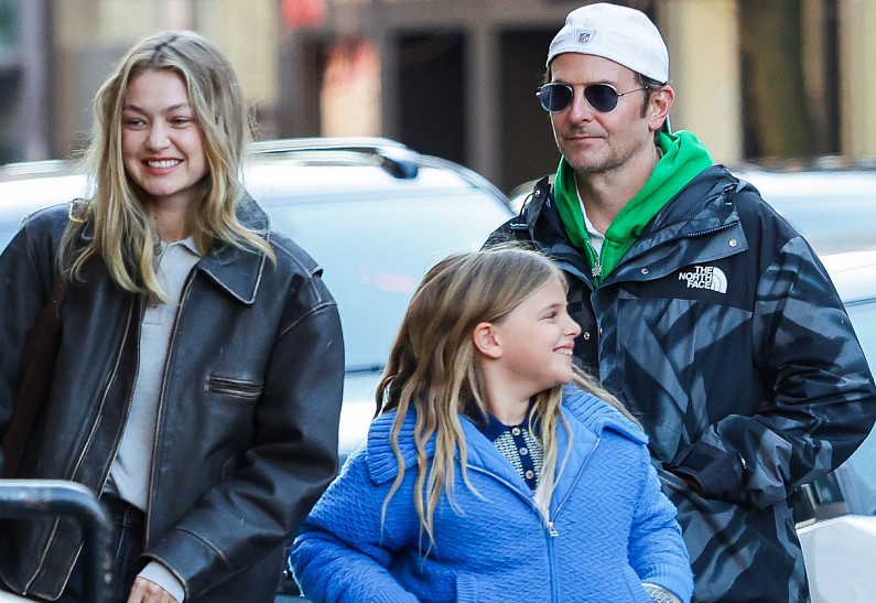 Джиджи Хадид заметили на прогулке с 9-летней дочерью Брэдли Купера и Ирины Шейк