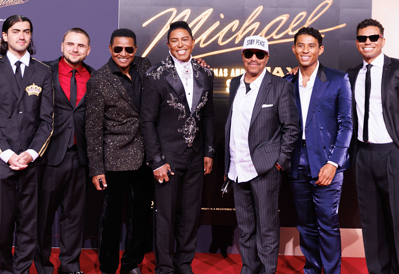 Биги и Принс Джексон отдали дань покойному отцу на премьере фильма «Майкл»