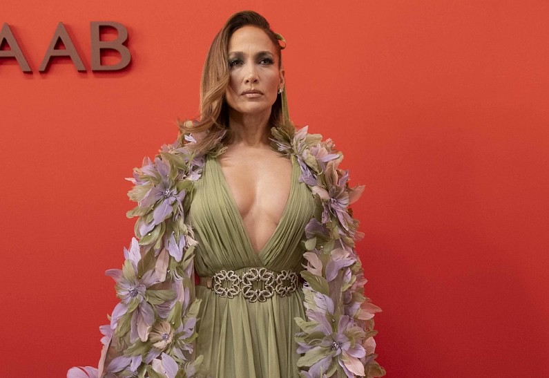 Дженнифер Лопес порадовала поклонников неожиданным выступлением на фестивале Coachella