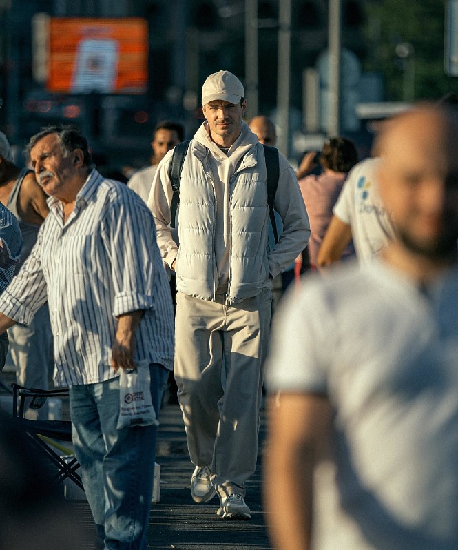 Максим Матвеев, Николас Муавад и Дарья Авратинская в международной драме «Заложник»