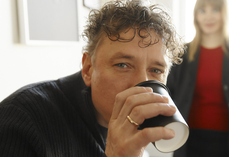 Александр Яценко, Евгения Громова, Марианна Шульц на съемках фильма «Как пережить брак»