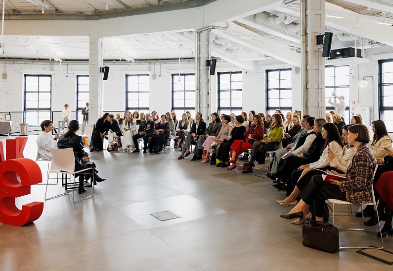 «Женский код: диалоги с мамой» в Центре Зотов