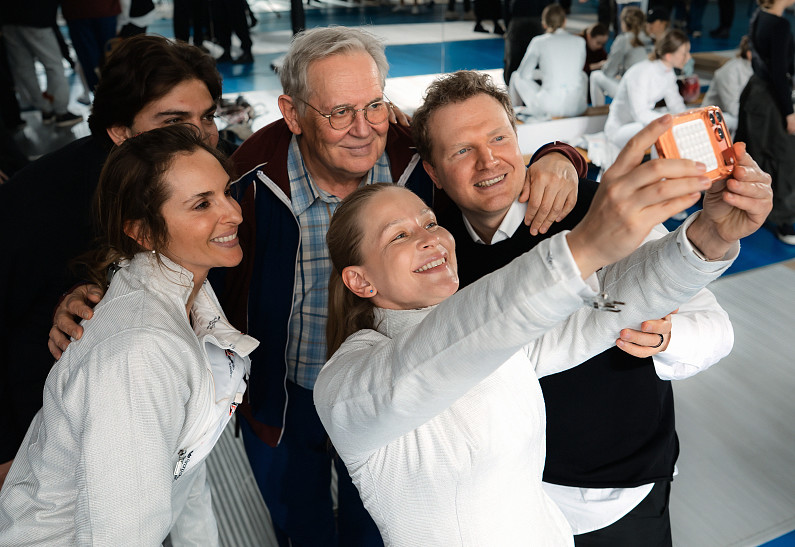 Юлия Пересильд, Юрий Стоянов и Софья Каштанова на съемках драмы «Учитель фехтования». Первые фото!