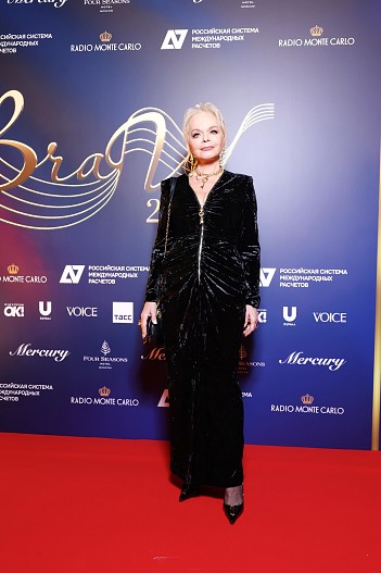 Лариса Долина