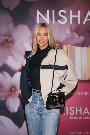 Виктория Лопырёва